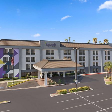 Spark By Hilton Bakersfield Central Exterior photo