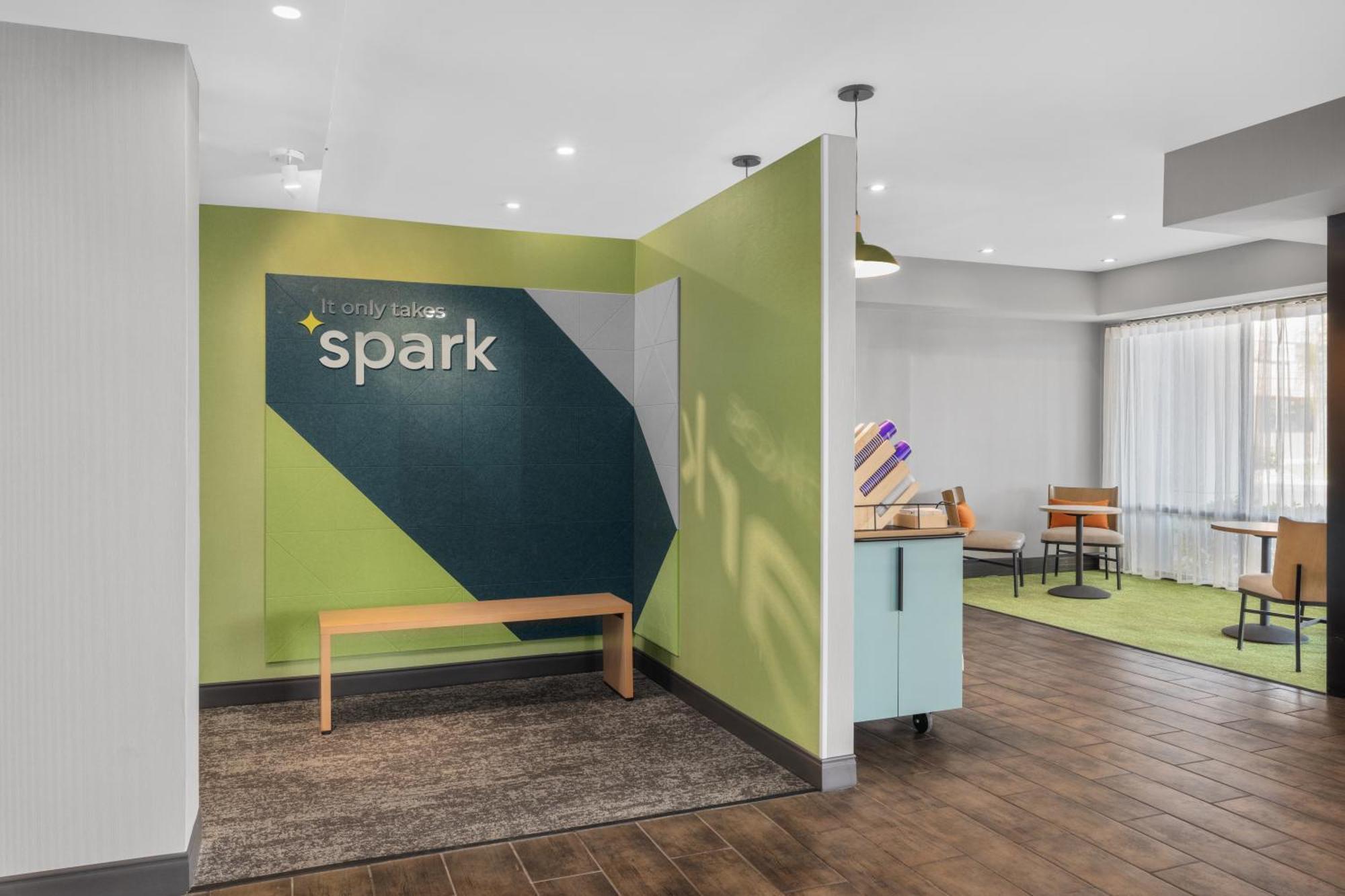 Spark By Hilton Bakersfield Central Exterior photo