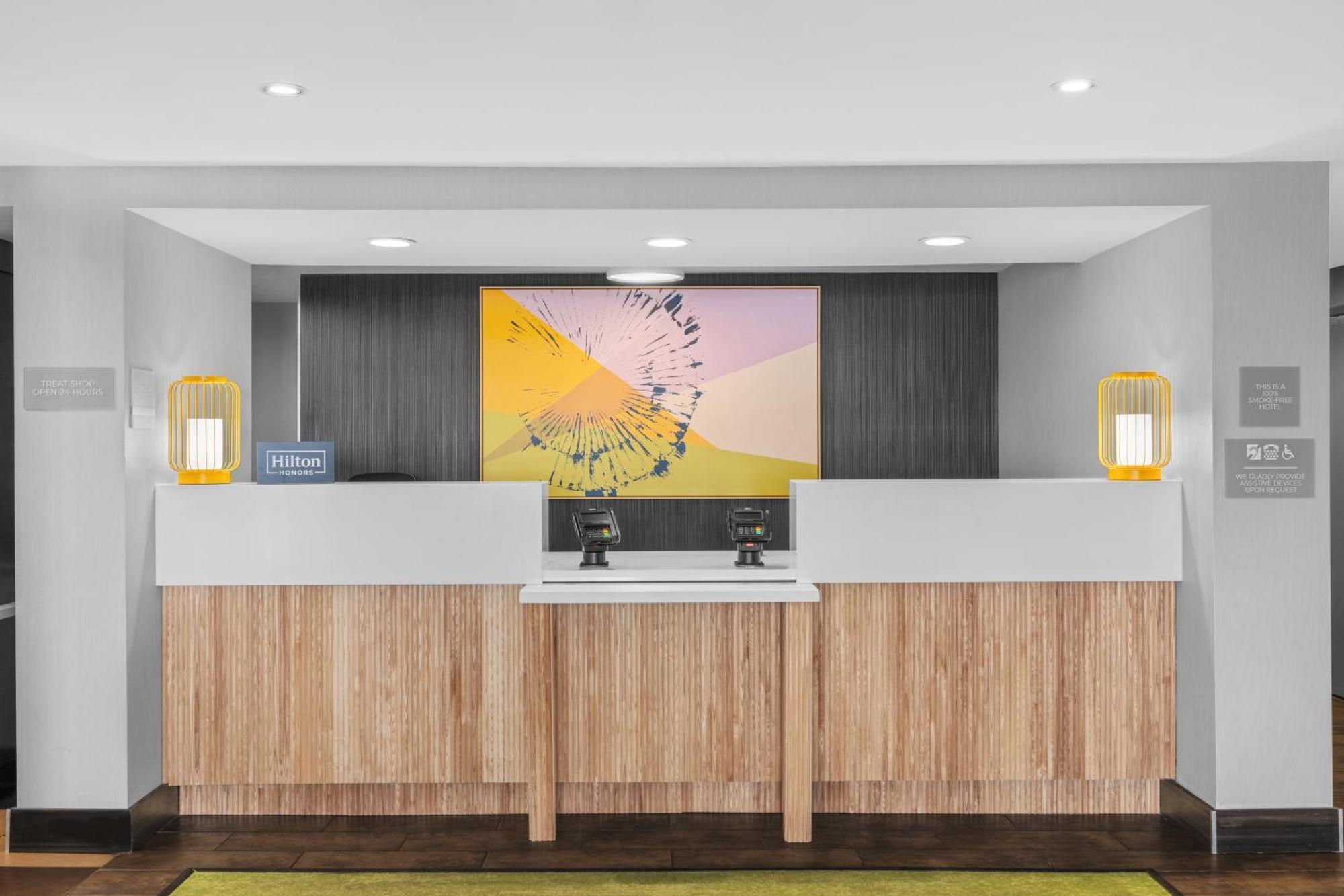 Spark By Hilton Bakersfield Central Exterior photo