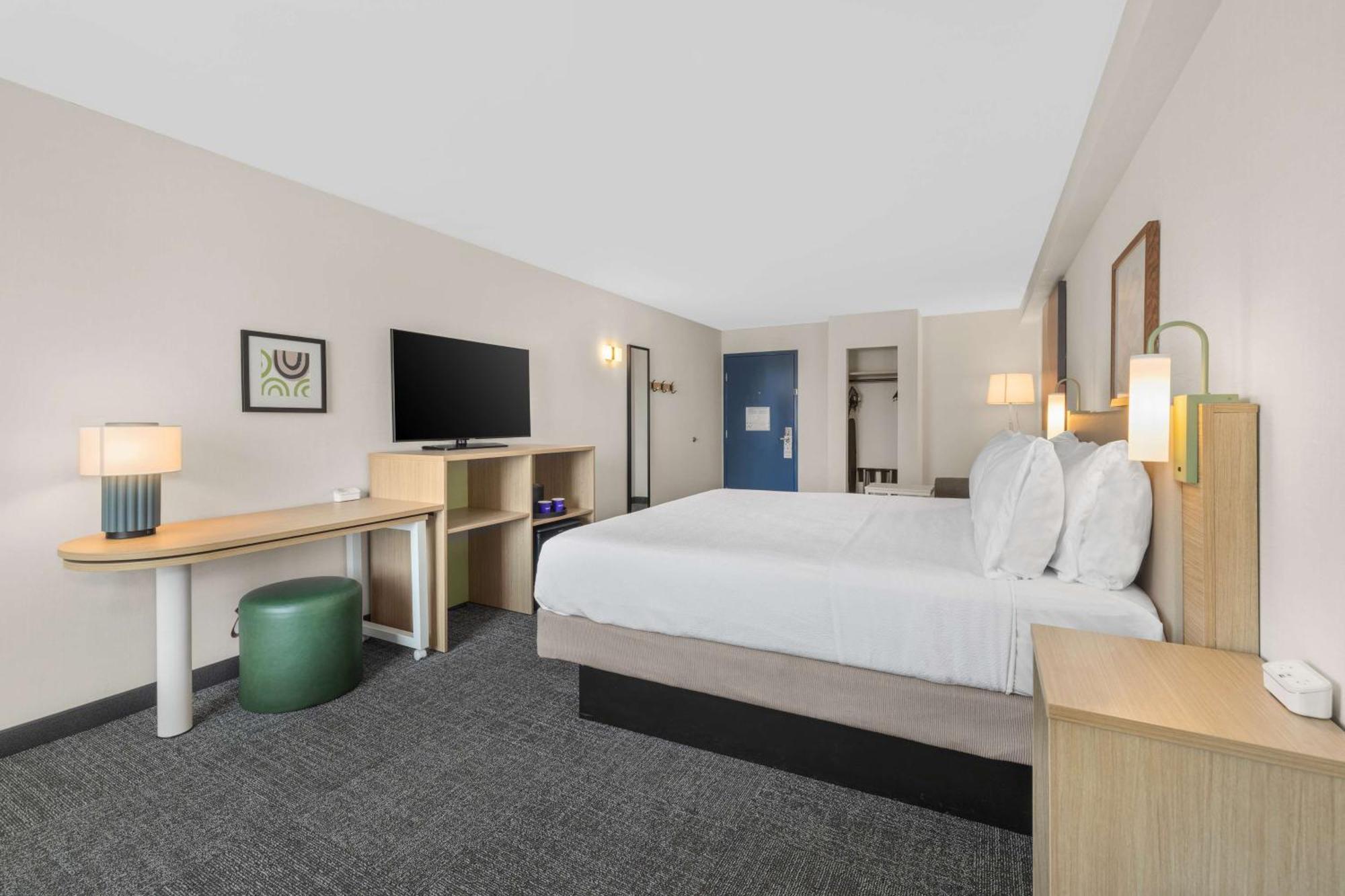 Spark By Hilton Bakersfield Central Exterior photo