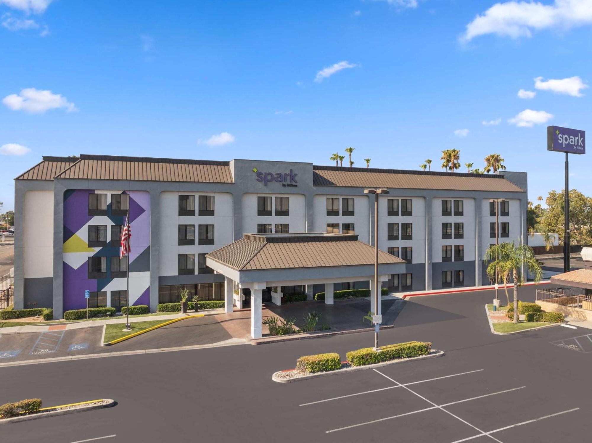 Spark By Hilton Bakersfield Central Exterior photo