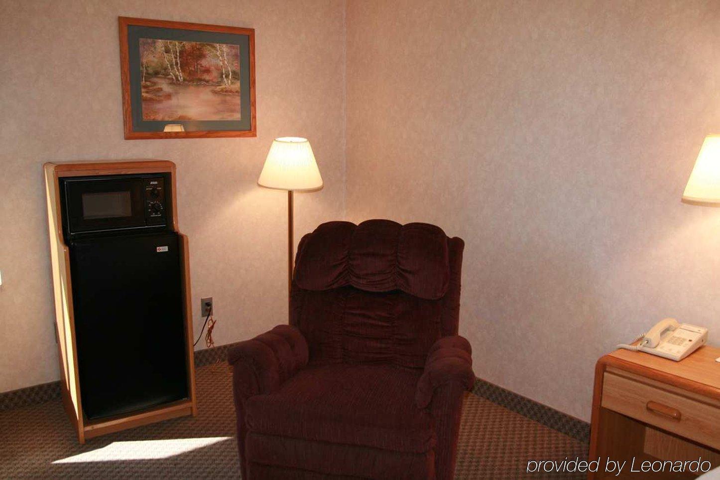 Spark By Hilton Bakersfield Central Room photo